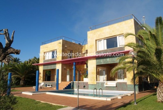 Chalet / Villa - Venta - Cabo Roig - Urban location