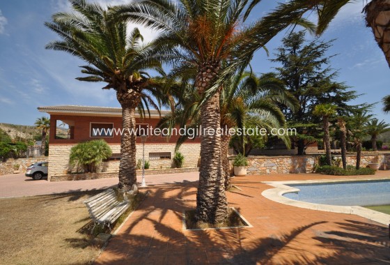 Chalet / Villa - Venta - Elda - Rural location