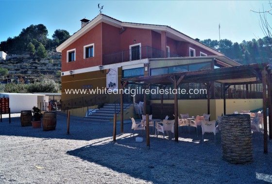 Chalet / Villa - Venta - Petrer - Rural location