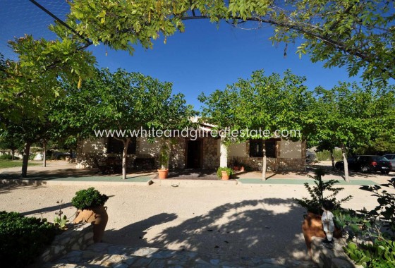 Chalet / Villa - Venta - Petrer - Rural location