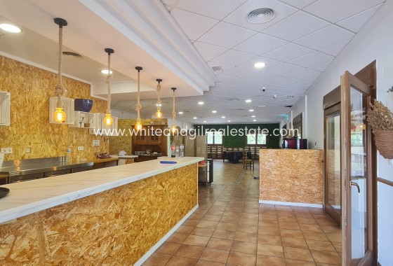 Chalet / Villa - Venta - Petrer - Rural location