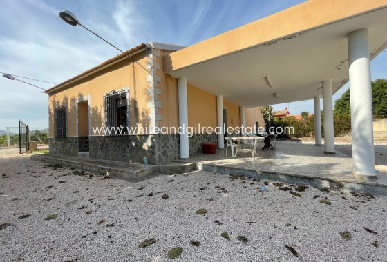 Chalet / Villa - Venta - Redován - Rural location