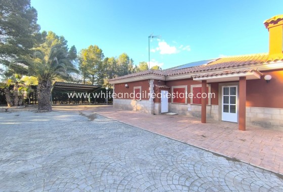 Chalet / Villa - Venta - Yecla - Edge of town