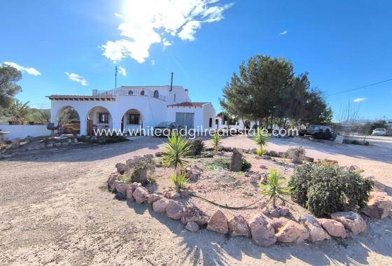 Villa  - Sale - Novelda - Rural location