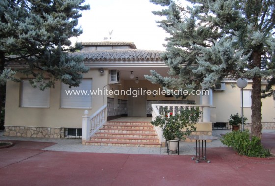 Villa  - Sale - Yecla - Edge of town