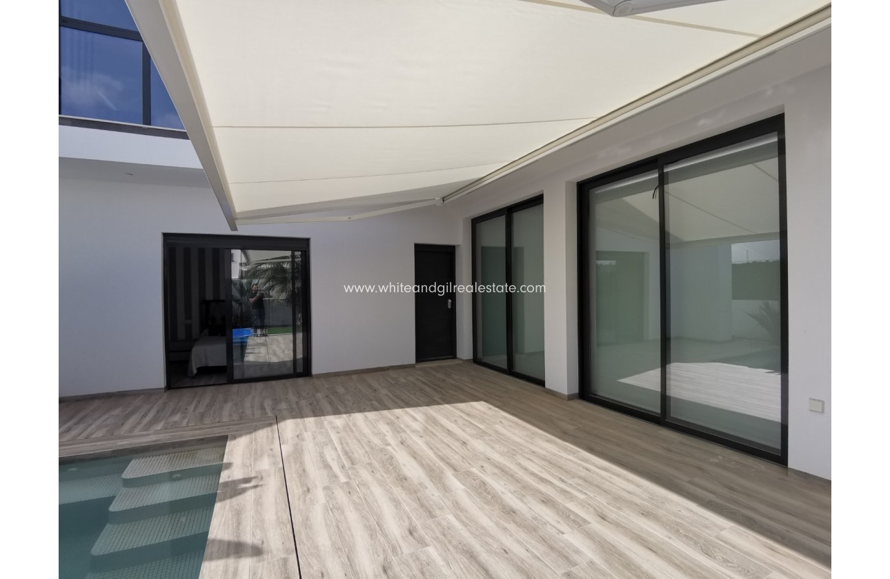 Sale - Villa  - Santiago de la Ribera - Urban location