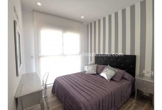 Sale - Villa  - Santiago de la Ribera - Urban location