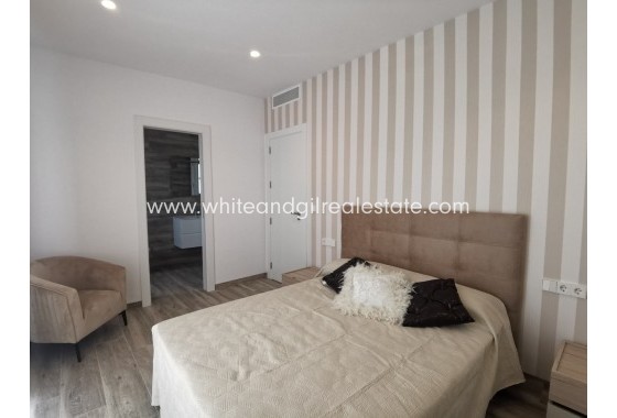 Sale - Villa  - Santiago de la Ribera - Urban location