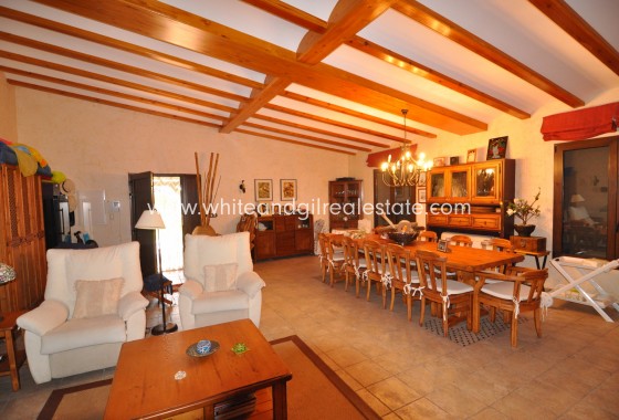 Sale - Villa  - Villena - Rural location