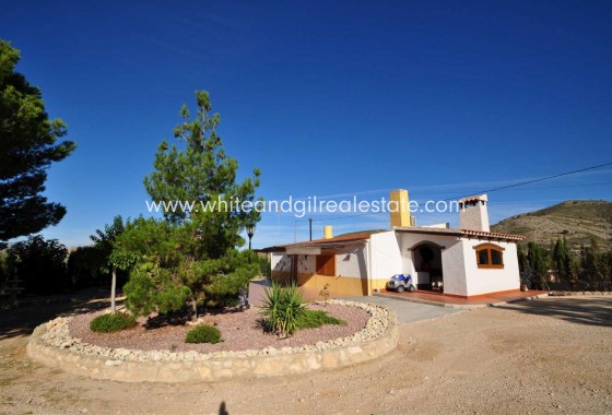 Sale - Villa  - Petrer - Rural location