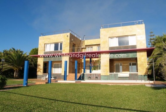 Sale - Villa  - Cabo Roig - Urban location