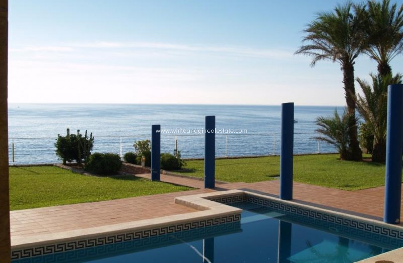 Sale - Villa  - Cabo Roig - Urban location