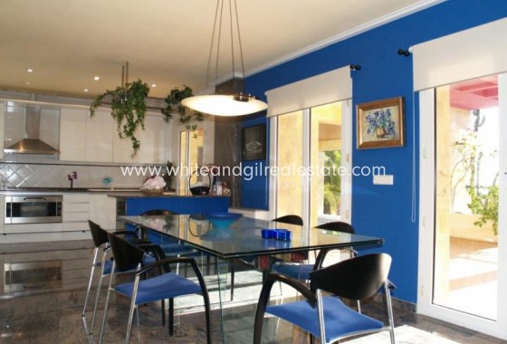 Sale - Villa  - Cabo Roig - Urban location