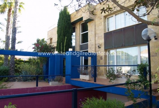 Sale - Villa  - Cabo Roig - Urban location