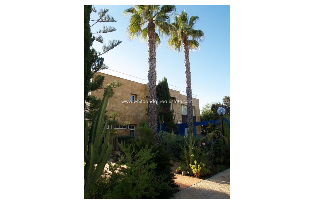 Sale - Villa  - Cabo Roig - Urban location