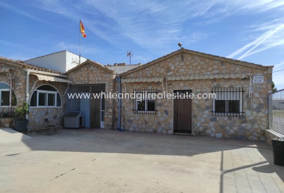 Venta - Chalet / Villa - Yecla