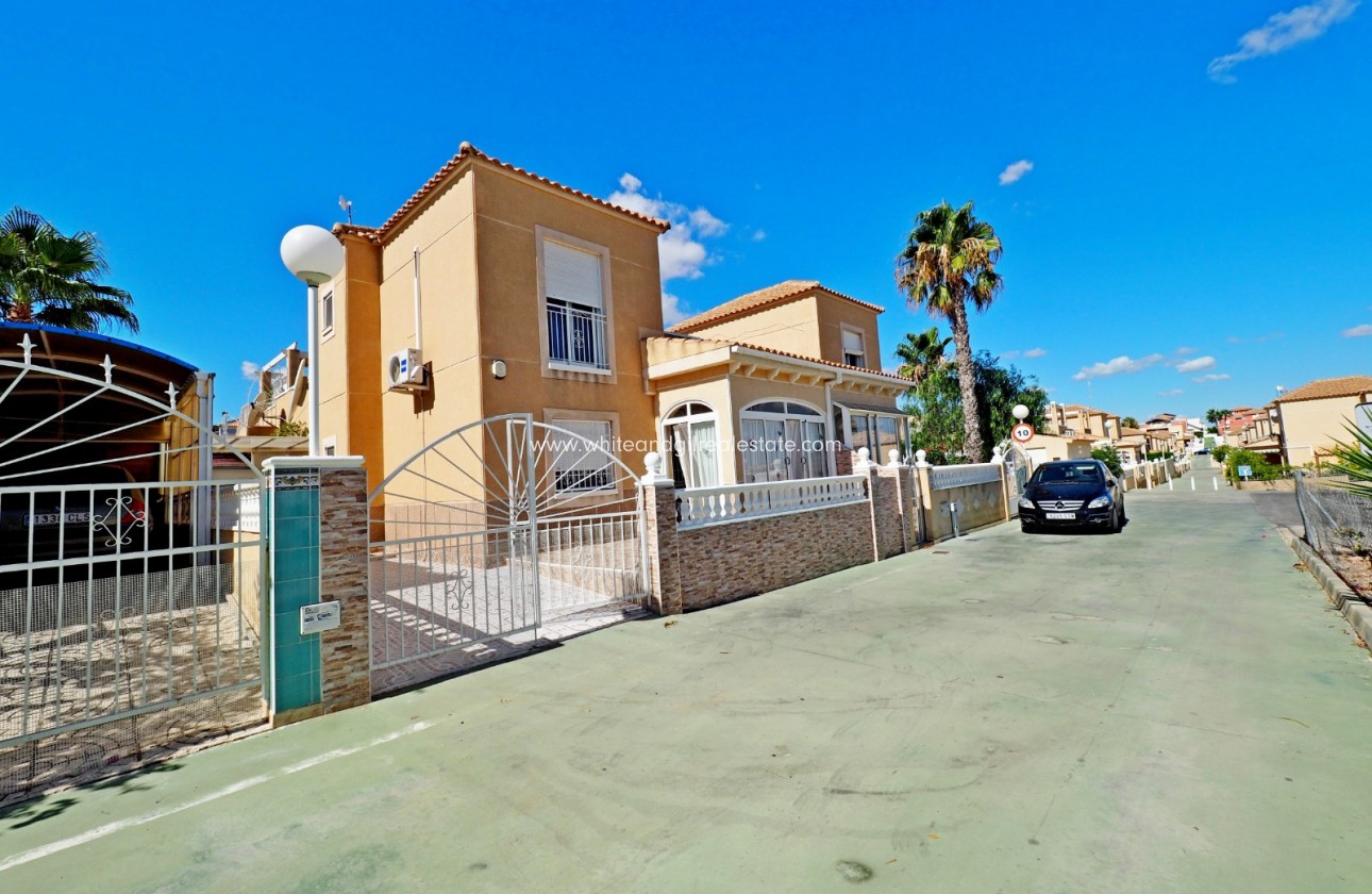 Sale - Bungalow - Torrevieja - Los Balcones - Los Altos del Edén