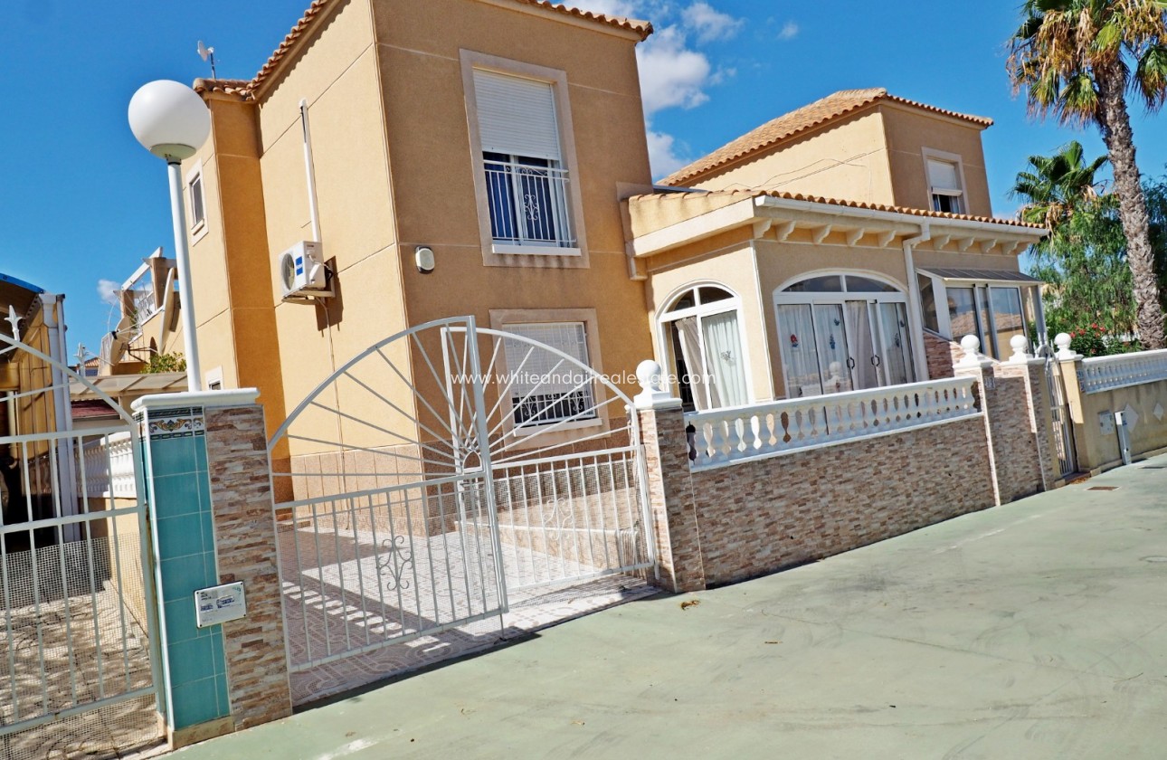 Sale - Bungalow - Torrevieja - Los Balcones - Los Altos del Edén