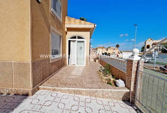 Sale - Bungalow - Torrevieja - Los Balcones - Los Altos del Edén