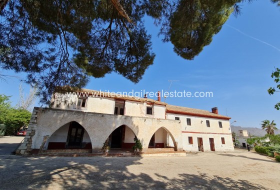 Sale - Country house  - Yecla - Rural location