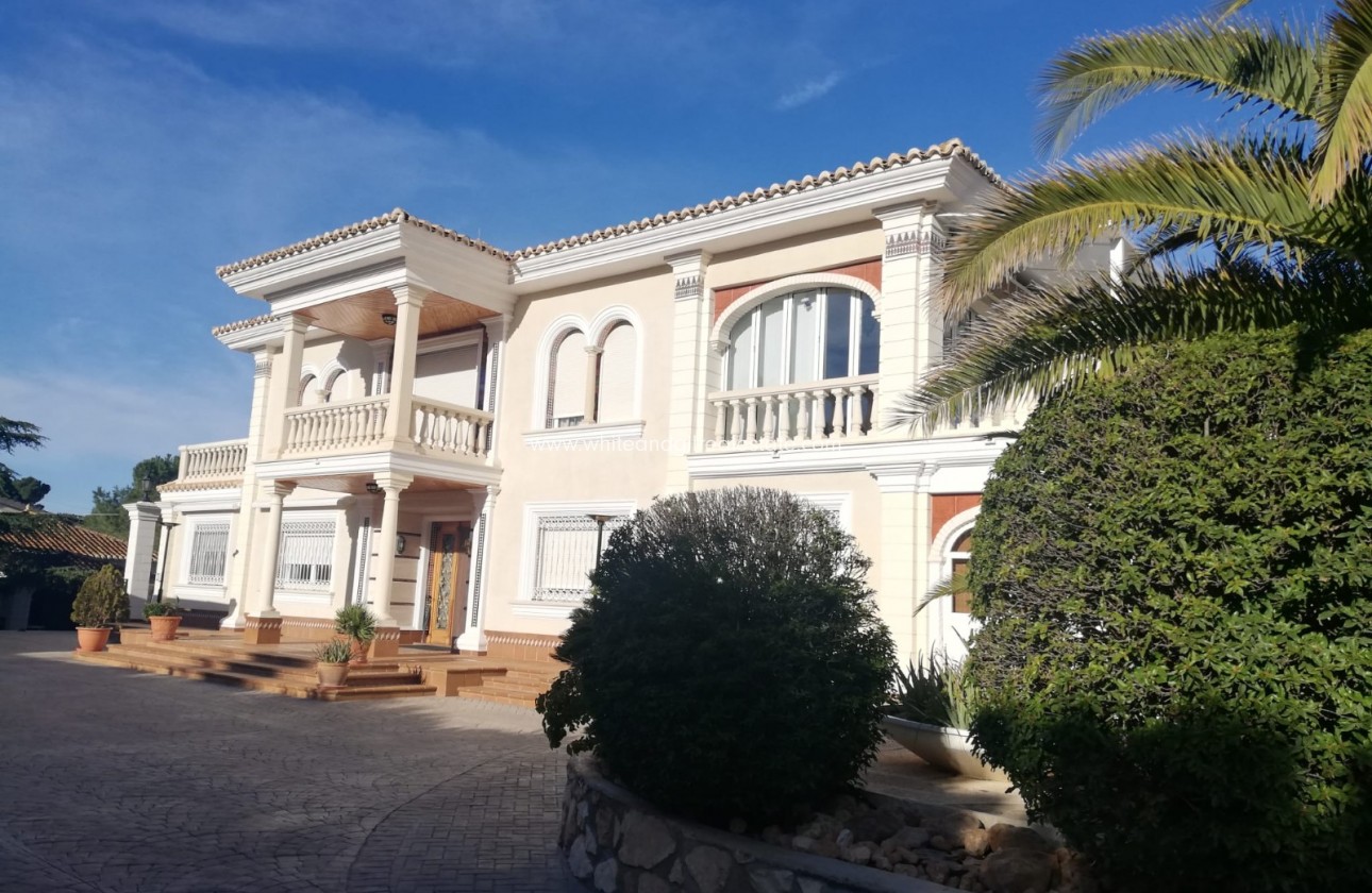 Venta - Chalet / Villa - Yecla