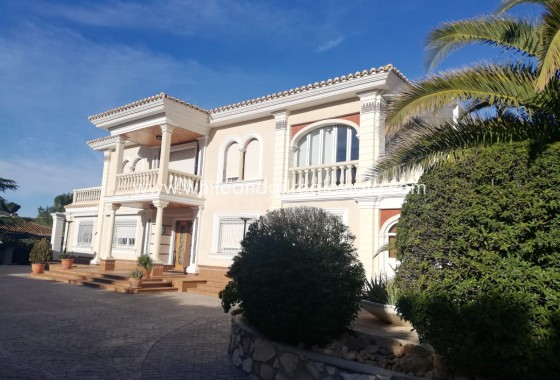 Venta - Chalet / Villa - Yecla