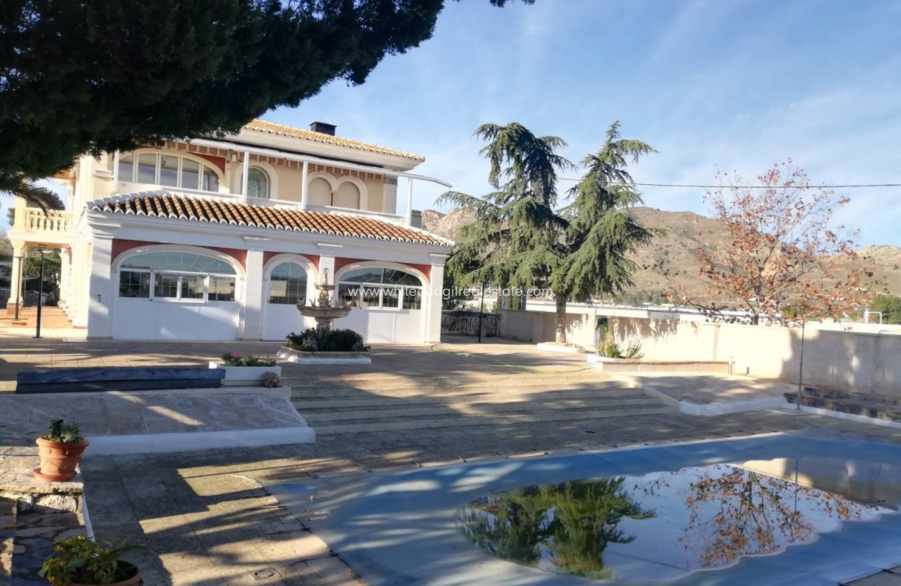 Venta - Chalet / Villa - Yecla