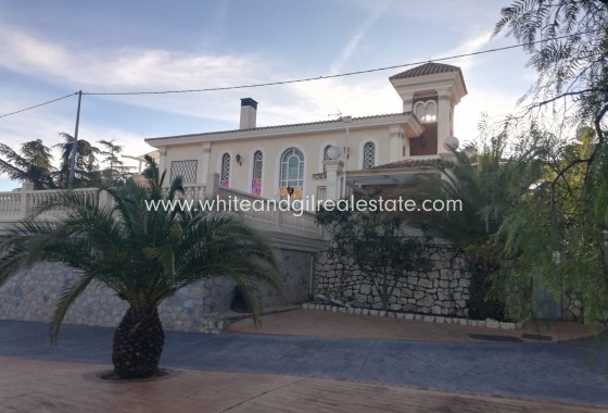 Venta - Chalet / Villa - Yecla