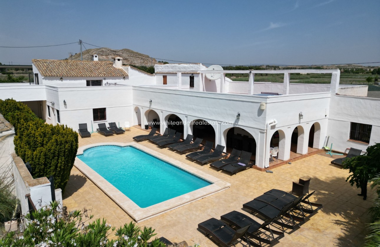 Sale - Villa  - Villena - Rural location