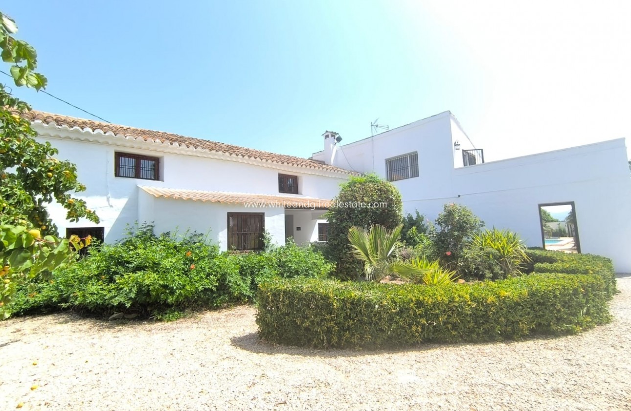 Sale - Villa  - Villena - Rural location