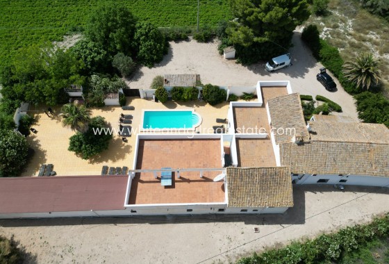 Sale - Villa  - Villena - Rural location