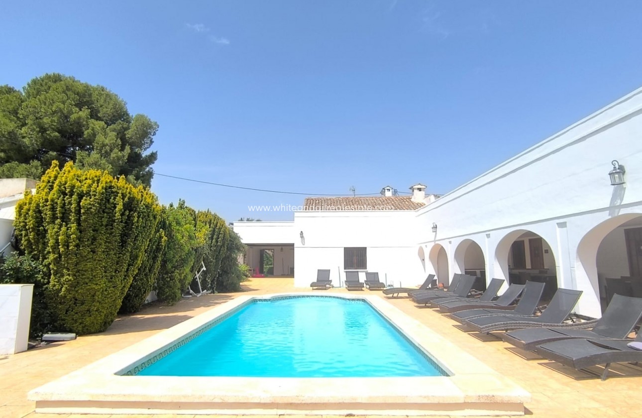 Sale - Villa  - Villena - Rural location