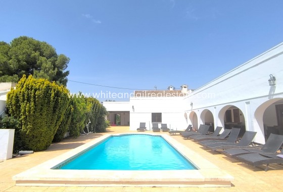 Sale - Villa  - Villena - Rural location