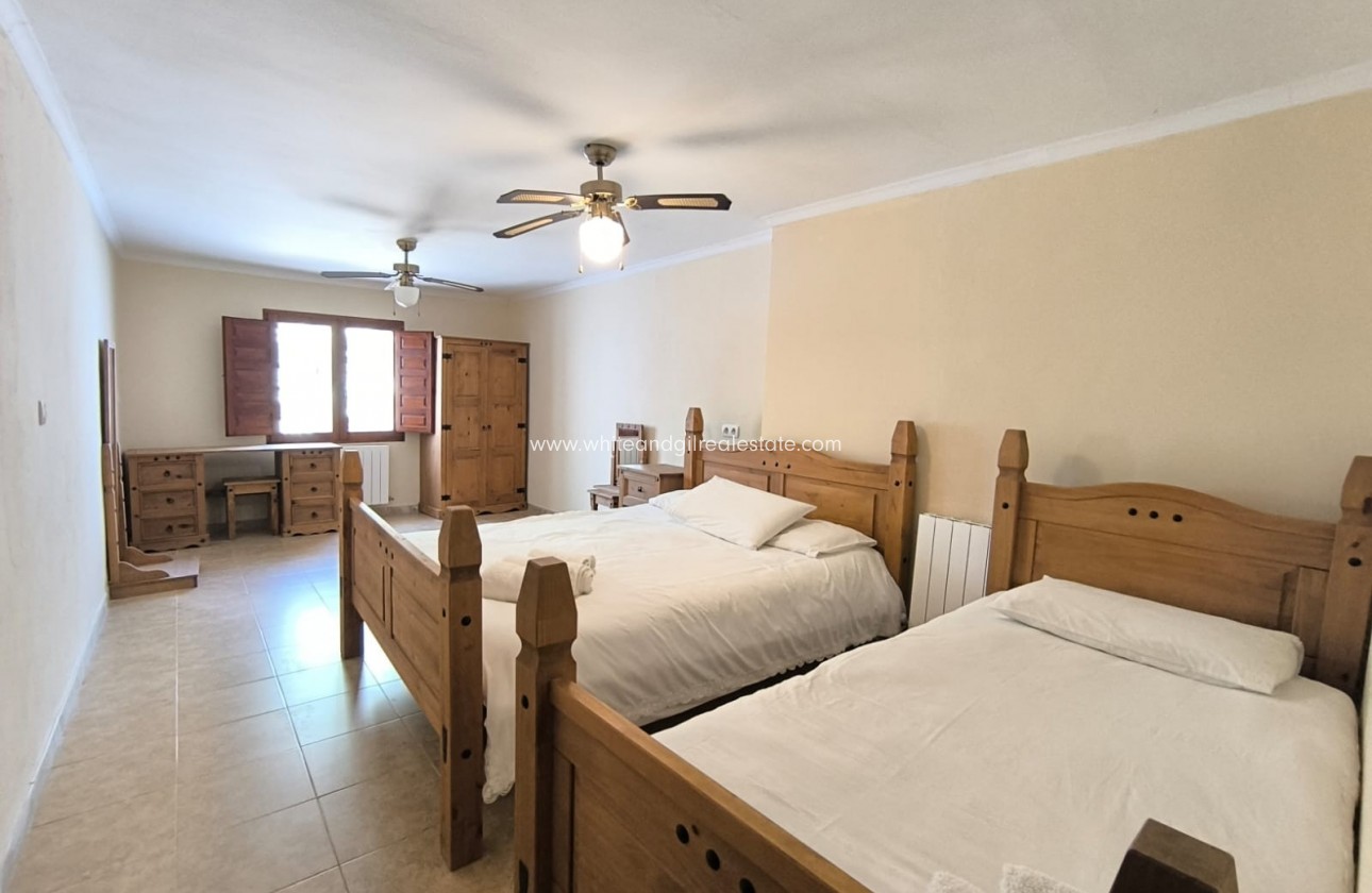 Sale - Villa  - Villena - Rural location