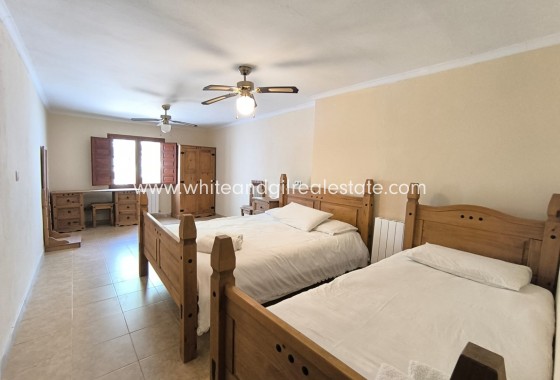 Sale - Villa  - Villena - Rural location