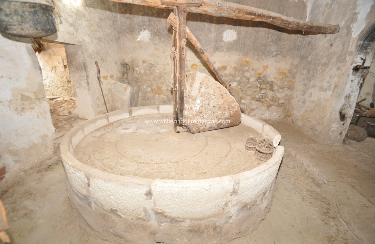 Sale - Country house  - Monovar - Rural location