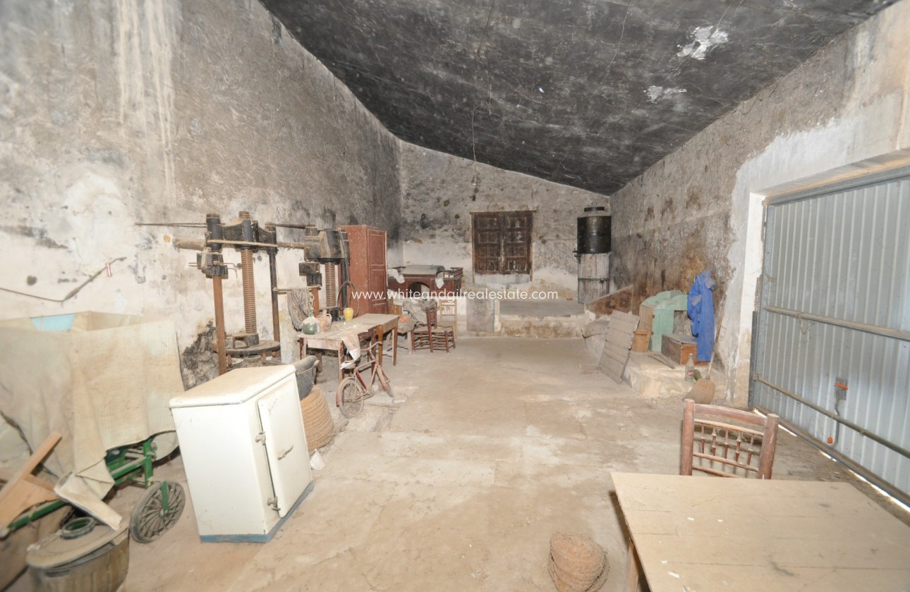 Sale - Country house  - Monovar - Rural location