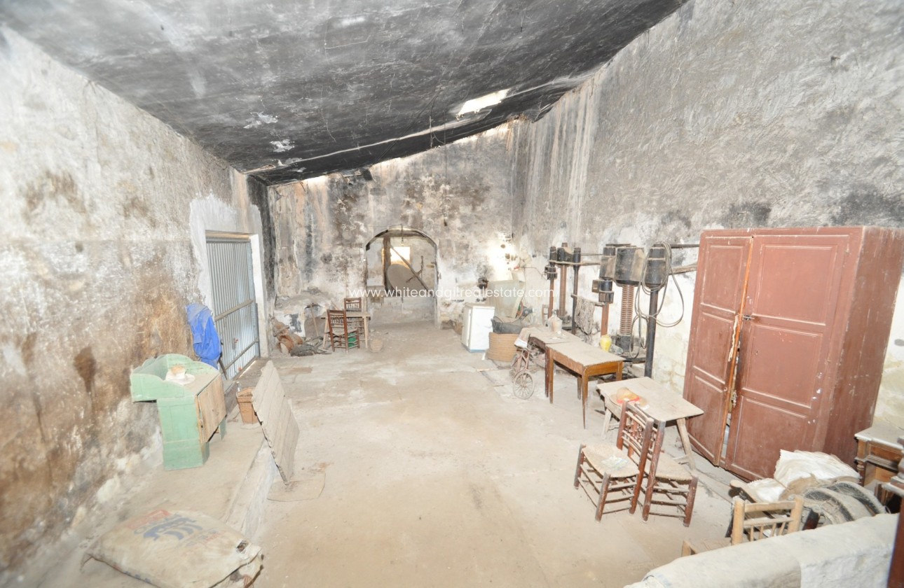 Sale - Country house  - Monovar - Rural location