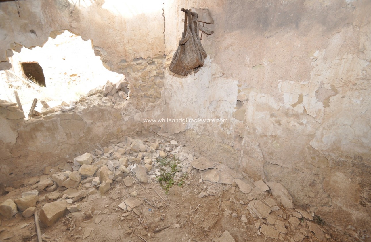 Sale - Country house  - Monovar - Rural location