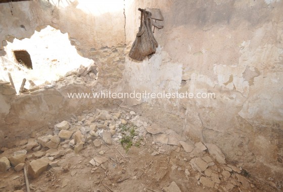 Sale - Country house  - Monovar - Rural location