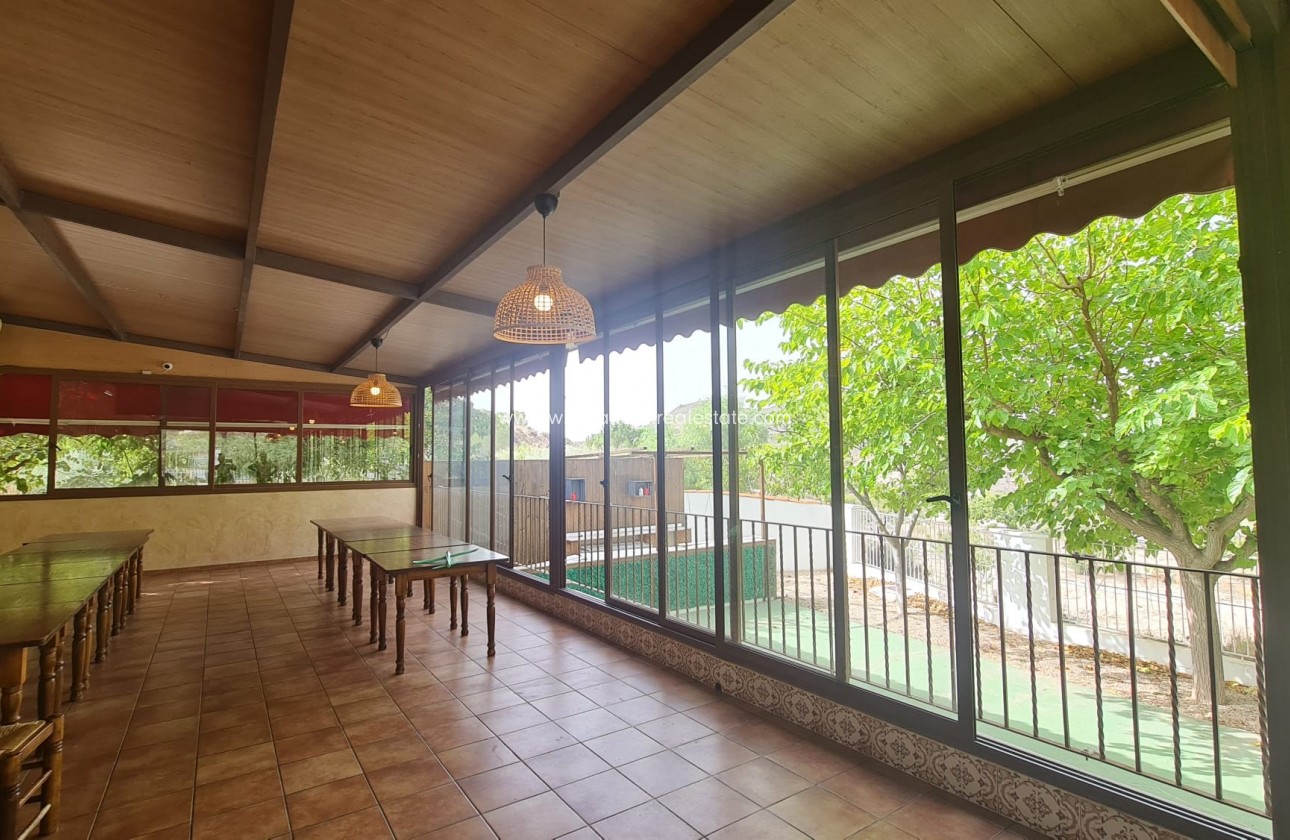 Sale - Villa  - Petrer - Rural location