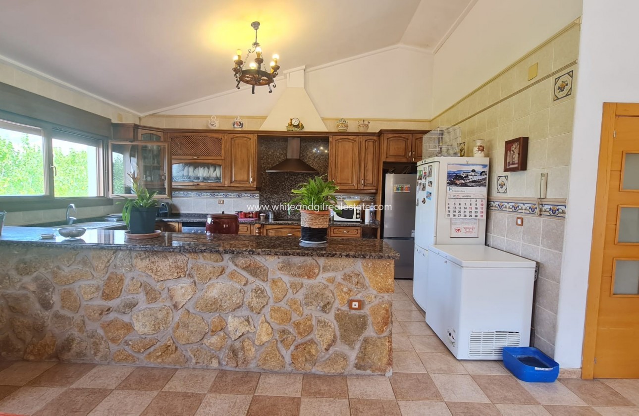 Sale - Villa  - Petrer - Rural location