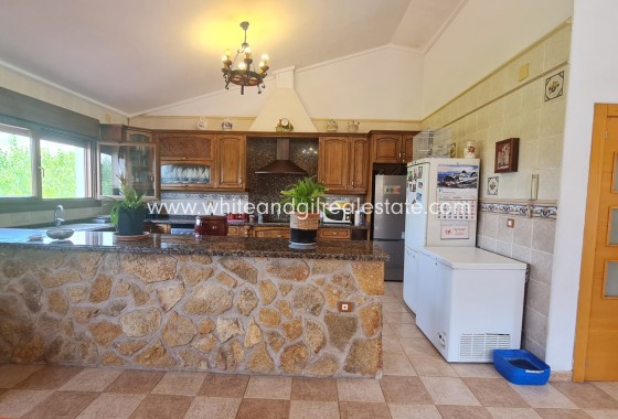 Sale - Villa  - Petrer - Rural location