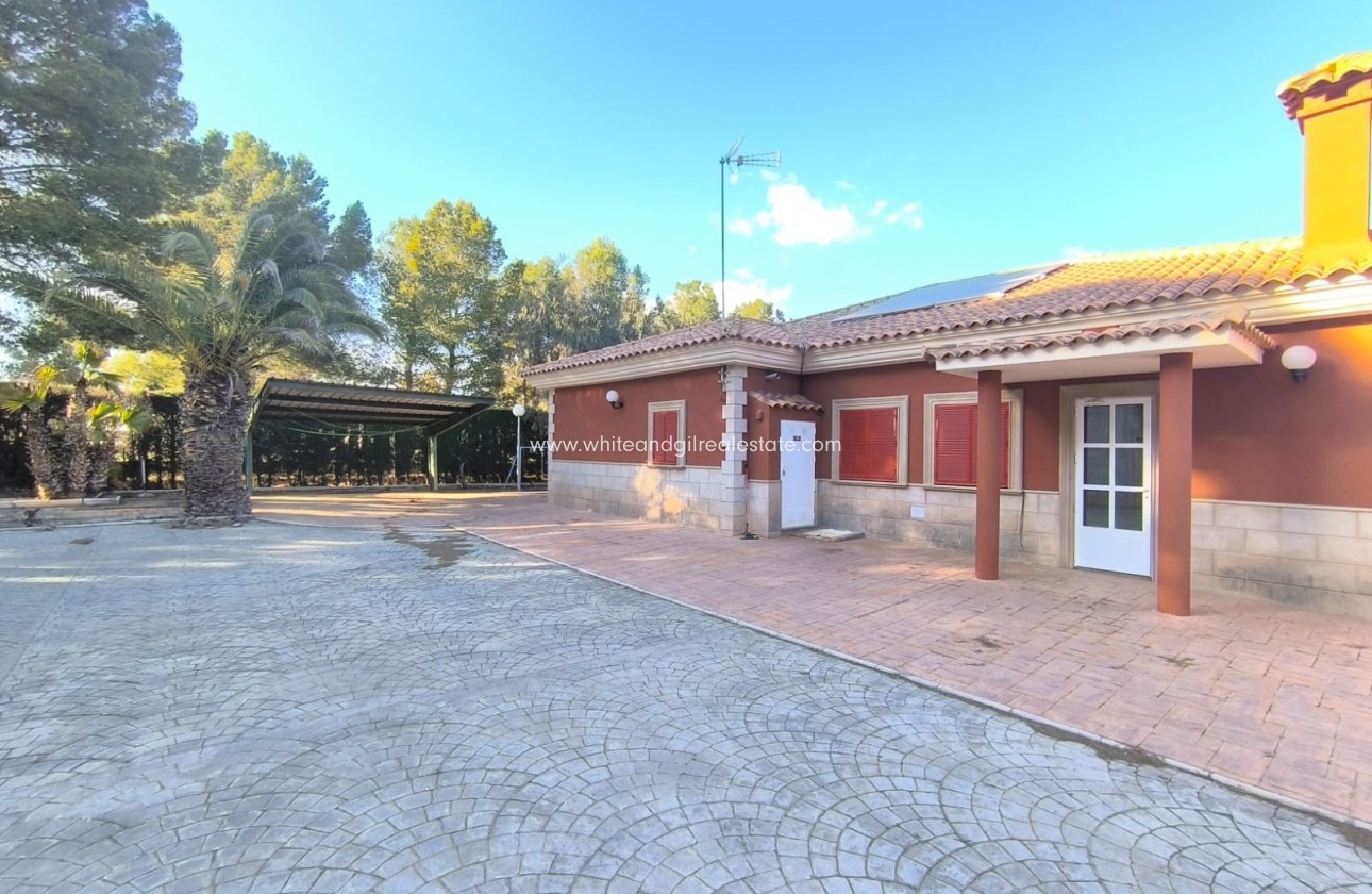 Sale - Villa  - Yecla - Edge of town