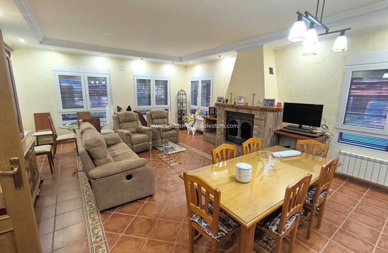 Sale - Villa  - Yecla - Edge of town