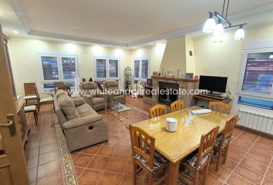 Sale - Villa  - Yecla - Edge of town