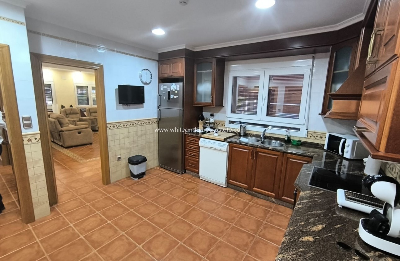 Sale - Villa  - Yecla - Edge of town