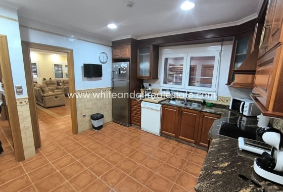 Sale - Villa  - Yecla - Edge of town