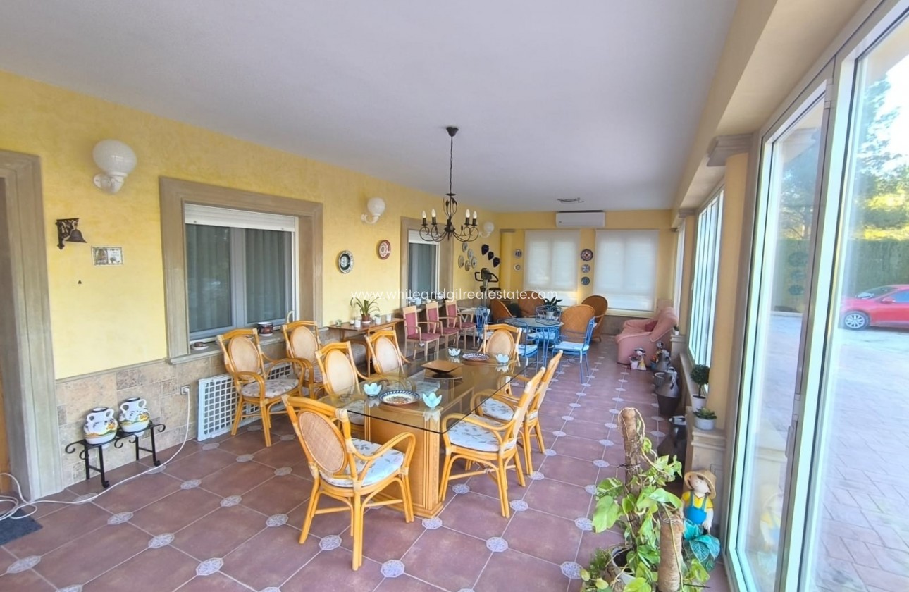 Sale - Villa  - Yecla - Edge of town