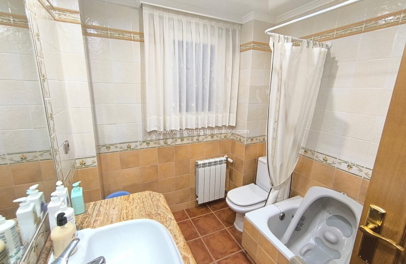 Sale - Villa  - Yecla - Edge of town